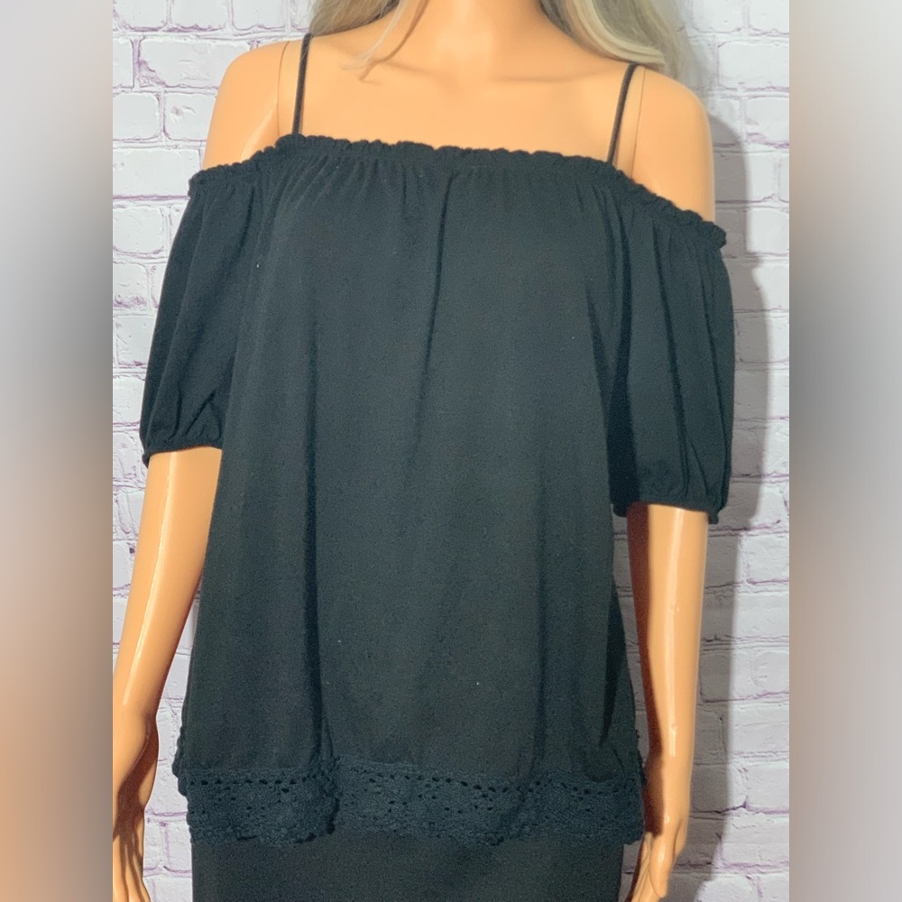 Women’s black baggy boho top with strips and shoulder-less sleeves